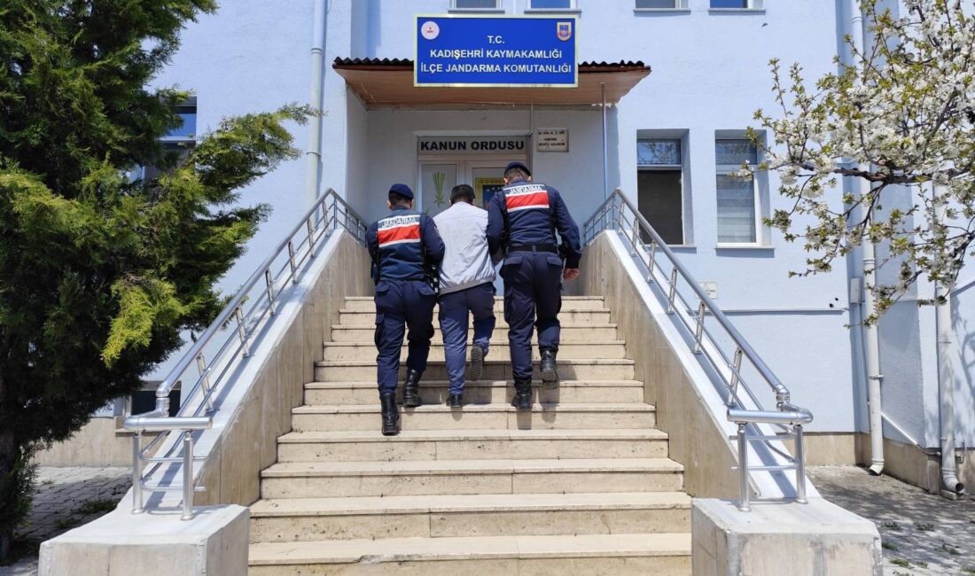 Yozgat İl Jandarma Komutanlığı ekiplerince yürütülen operasyonlarda, farklı suçlardan aranan