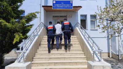 Yozgat İl Jandarma Komutanlığı ekiplerince yürütülen operasyonlarda, farklı suçlardan aranan