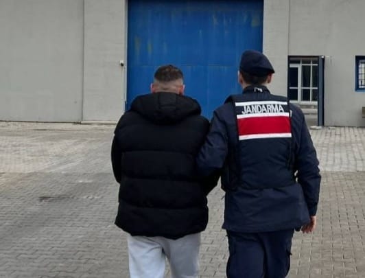 Yozgat İl Jandarma Komutanlığı ekipleri, uyuşturucu suçundan aranan bir kişiyi