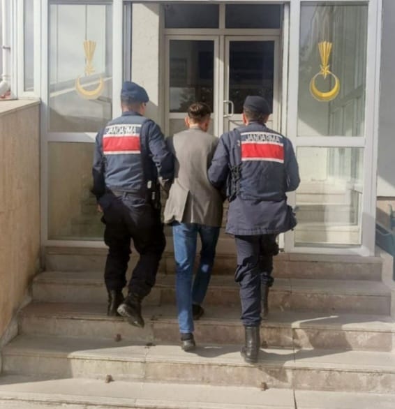 Yozgat İl Jandarma Komutanlığı, aranan şahısların yakalanmasına yönelik yürüttüğü operasyonlarda