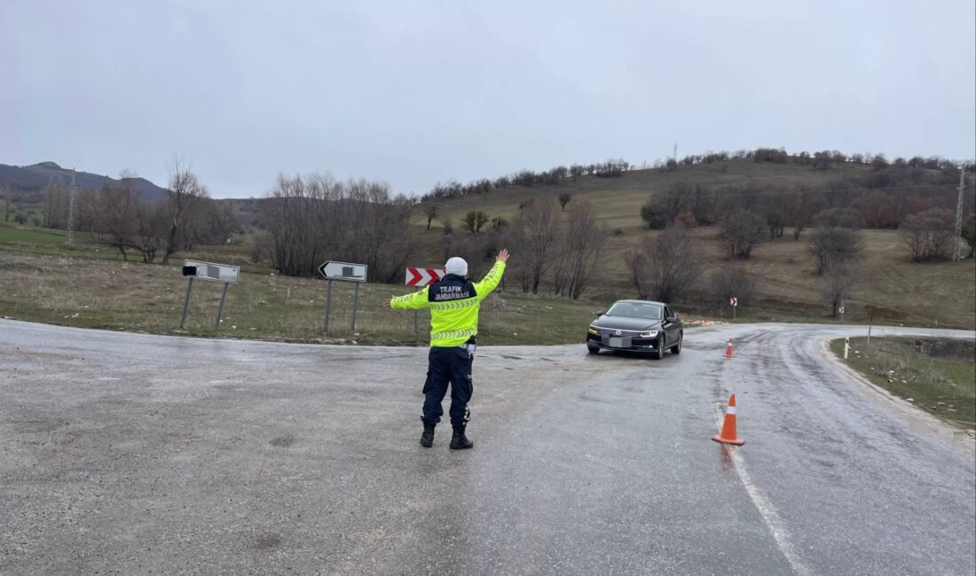 Yozgat İl Jandarma Komutanlığı ekipleri, il genelinde yürüttükleri trafik denetimlerinde