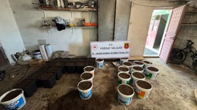 Yozgat’ta jandarma ekiplerince düzenlenen uyuşturucu operasyonunda iki ayrı adrese eş