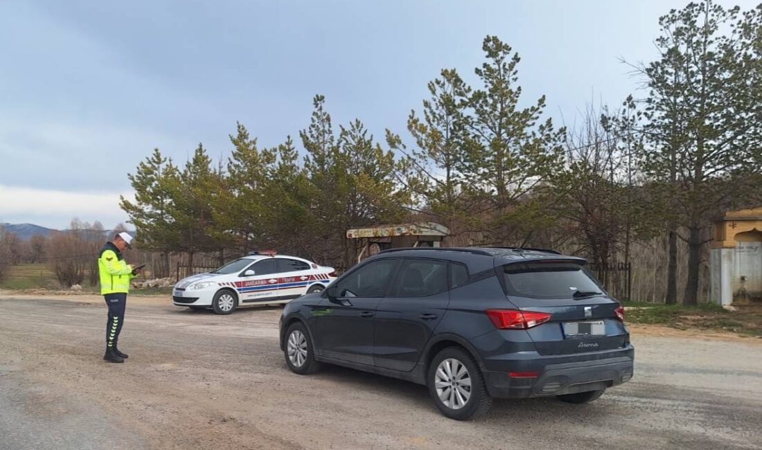 Sorgun İlçe Jandarma Komutanlığı ekipleri, yol kontrol noktasına girmeden önce