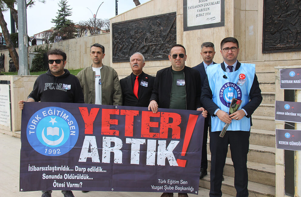 Yozgat’ta öğretmen ve öğrenciler için düzenlenen anma etkinliğinde, hayatını kaybeden