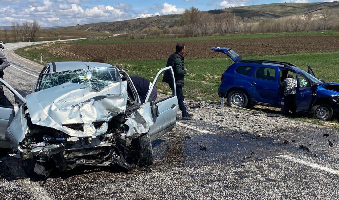 Yozgat-Boğazlıyan karayolunda meydana gelen trafik kazasında iki otomobilin çarpışması sonucu