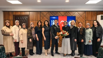 Yozgat Polis Eşleri Derneği Başkanı Tuğba Koç ve dernek üyeleri,