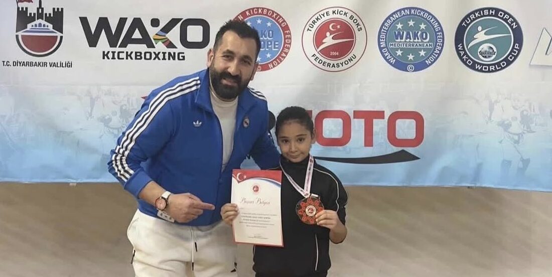 Diyarbakır’da düzenlenen Türkiye Kickboks Şampiyonası’nda Yozgatlı sporcular önemli bir başarıya