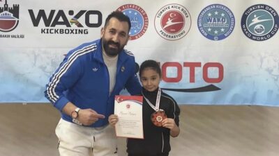 Diyarbakır’da düzenlenen Türkiye Kickboks Şampiyonası’nda Yozgatlı sporcular önemli bir başarıya