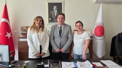 Yozgat Anadolu Kadınları Dayanışma Derneği Başkanı Özgür Karslıoğlu, beraberindeki yönetim