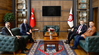 Cumhurbaşkanlığı kararnamesiyle Niğde ve Aksaray valiliklerine atanan Nedim Akmeşe ve