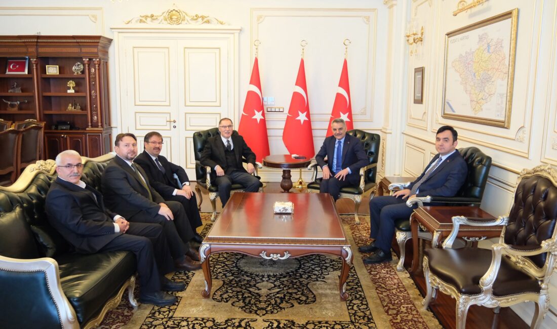 Önceki dönem Kamu Başdenetçisi ve Cumhurbaşkanı Başdanışmanı Şeref Malkoç, Yozgat’ta