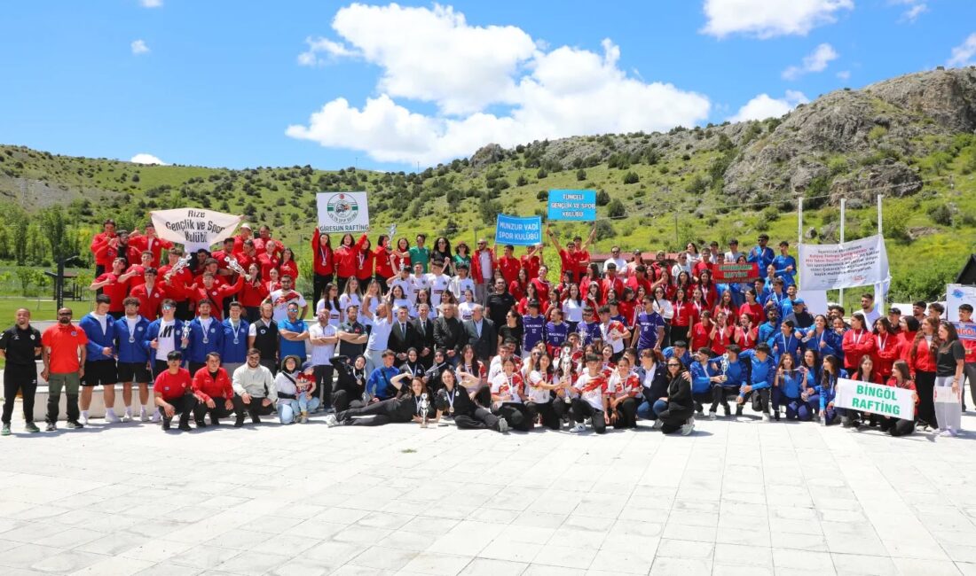 Türkiye Kano Federasyonu tarafından Çekerek ilçesinde bulunan rafting parkurunda düzenlenen