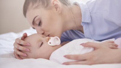 Resmi Gazete’de yayımlanan kararnameyle kamu ve özel sektörde çalışan anneleri