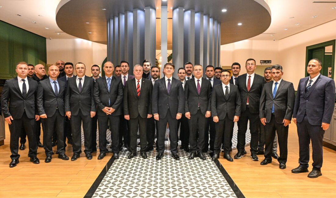 Mesai arkadaşlarından anlamlı veda 