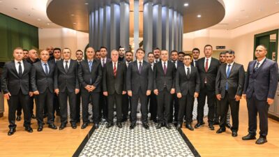 Mesai arkadaşlarından anlamlı veda 