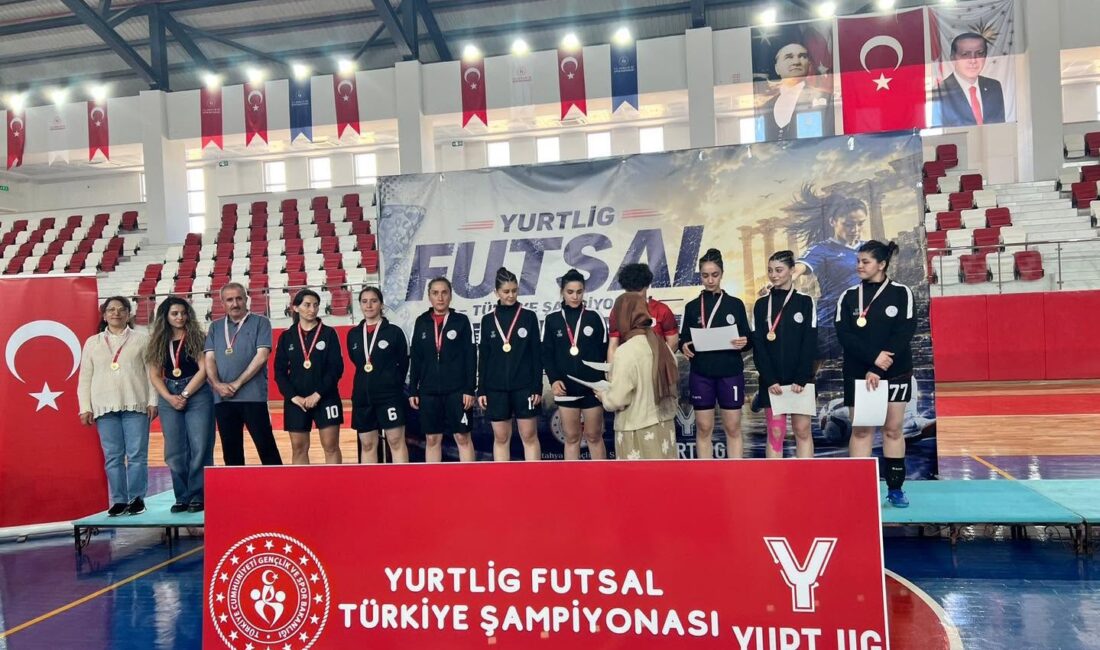 Yozgat İl Gençlik ve Spor Müdürlüğü bünyesinde mücadele eden Kız