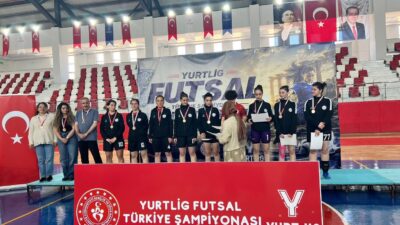 Yozgat İl Gençlik ve Spor Müdürlüğü bünyesinde mücadele eden Kız