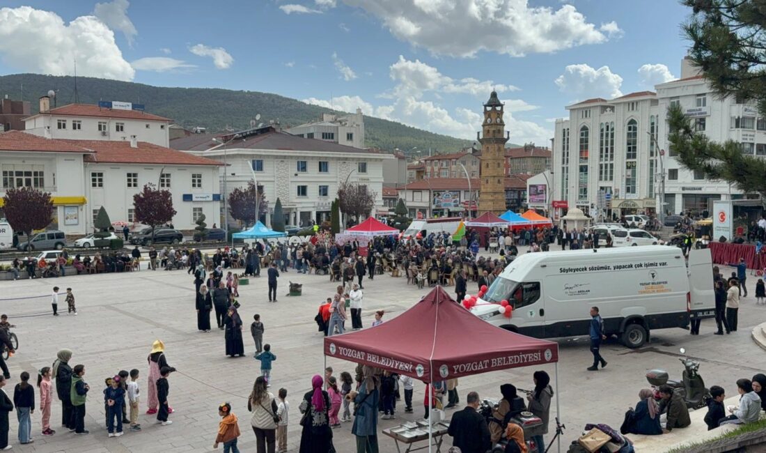 Yozgat Belediyesi tarafından düzenlenen Hıdırellez etkinliği Cumhuriyet Meydanı’nda gerçekleştirildi. Belediye