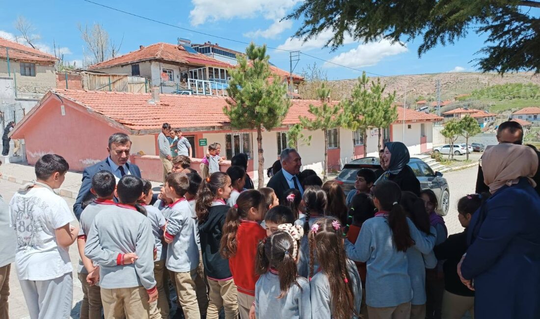 Kadışehri Belediye Başkanı Davut Karadavut, Gümüşdiğin Mahallesi’nde bulunan Şehit Yasin
