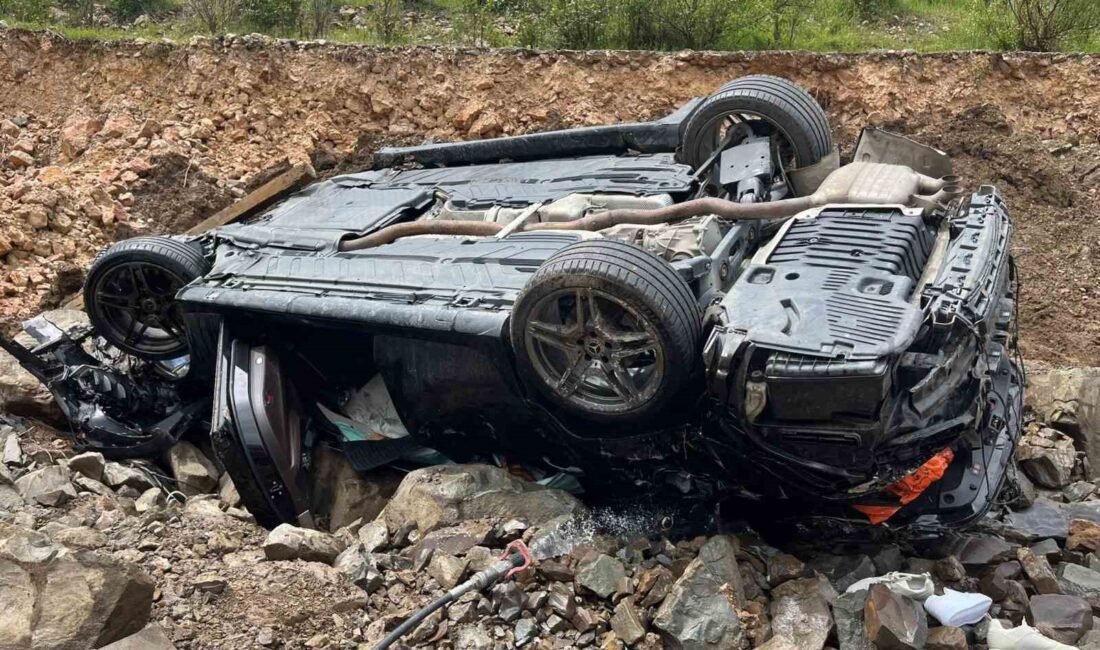 Akdağmadeni ilçesinde kontrolden çıkan otomobilin devrilmesi sonucu meydana gelen trafik