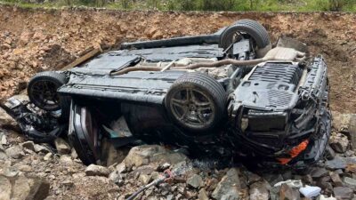 Akdağmadeni ilçesinde kontrolden çıkan otomobilin devrilmesi sonucu meydana gelen trafik