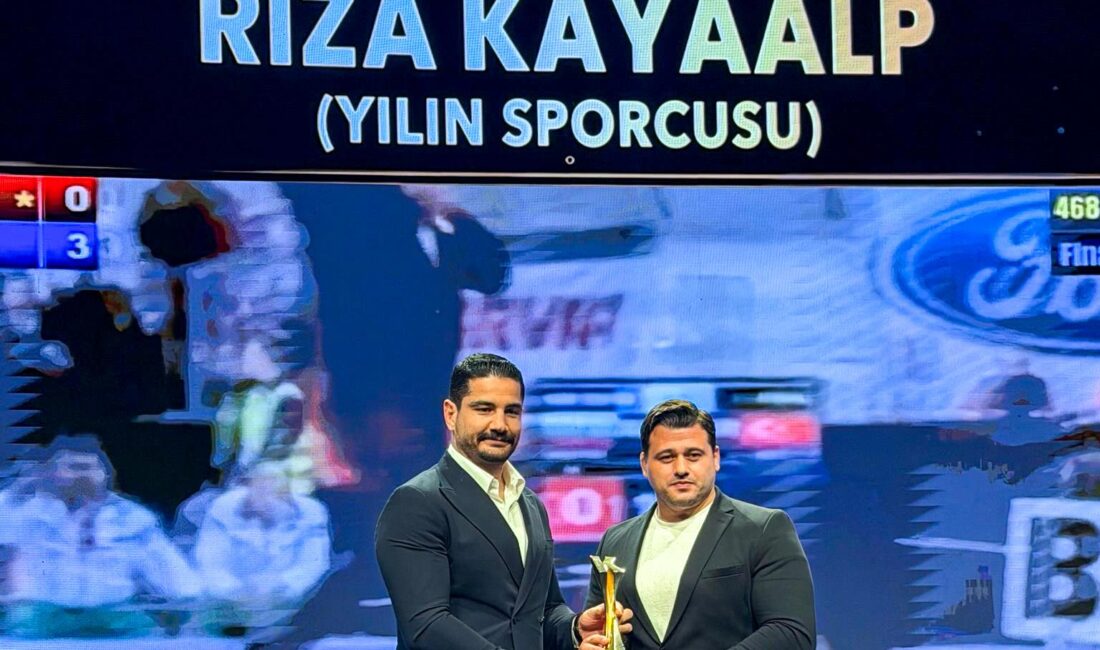 Türk güreşinin iki efsane ismi, İstanbul’da düzenlenen prestijli ödül gecesinde