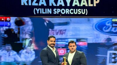 Türk güreşinin iki efsane ismi, İstanbul’da düzenlenen prestijli ödül gecesinde