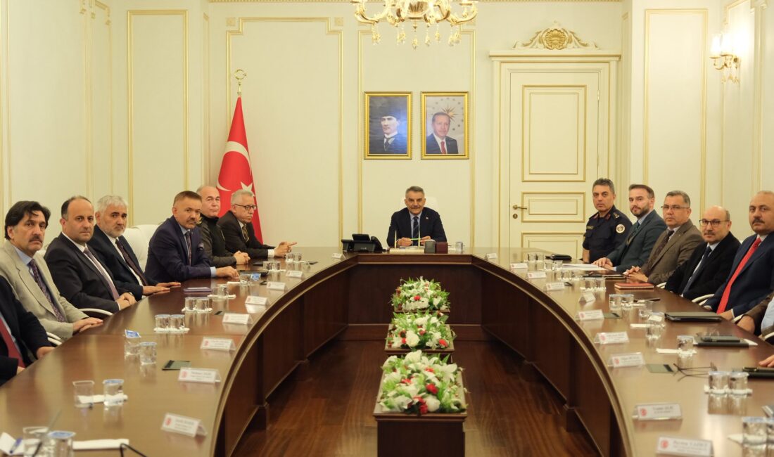 Yozgat Valisi Mehmet Ali Özkan, engelli bireyler ve yaşlıların kamu