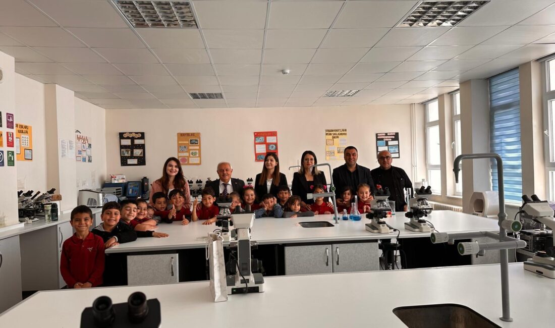 Zübeyde Hanım Mesleki ve Teknik Anadolu Lisesi’nde, Okul Müdürü Mehmet