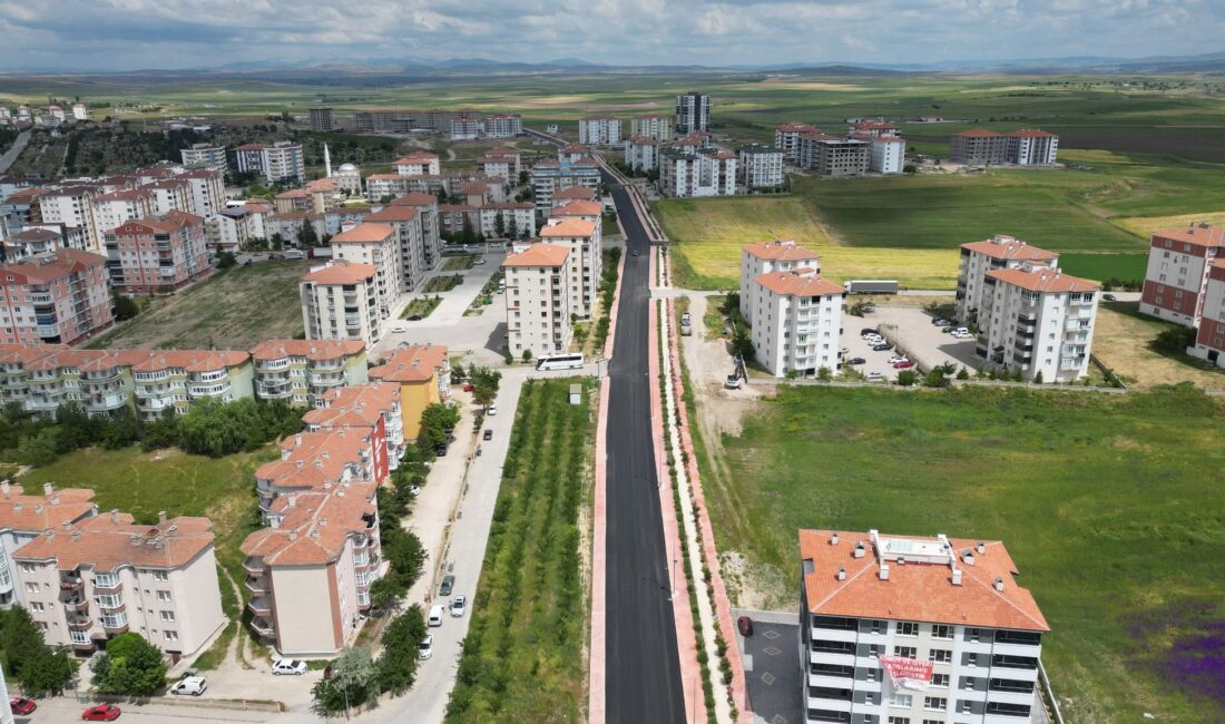 Boğazlıyan Belediyesi tarafından ilçe genelinde sürdürülen sıcak asfalt çalışmaları aralıksız