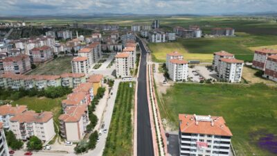Boğazlıyan Belediyesi tarafından ilçe genelinde sürdürülen sıcak asfalt çalışmaları aralıksız