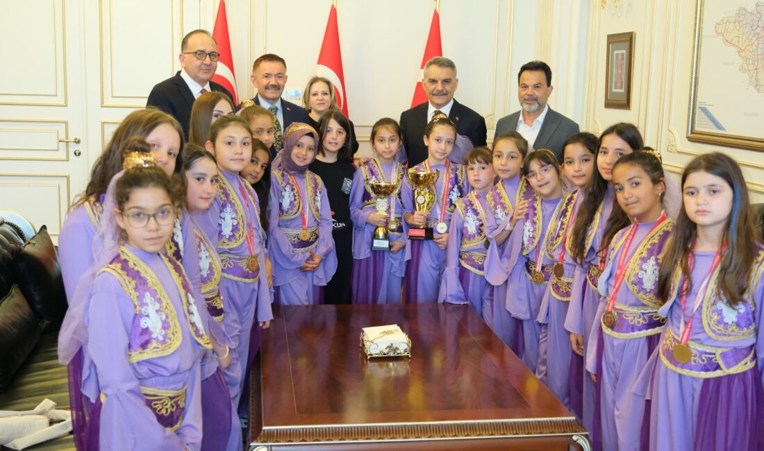 Niğde’de düzenlenen Türkiye Halk Oyunları Federasyonu Grup Yarışmaları’nda bölge birincisi