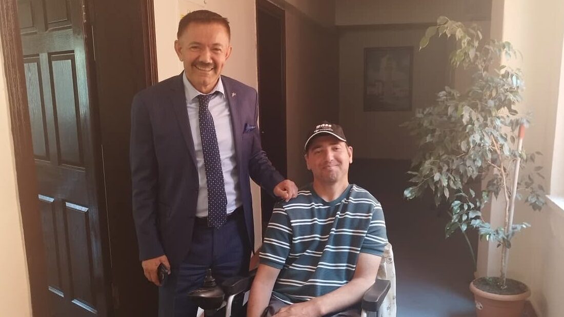 Bişek Köyü'nde yaşayan engelli vatandaş İsmail Çay'ın engelli rampası talebi