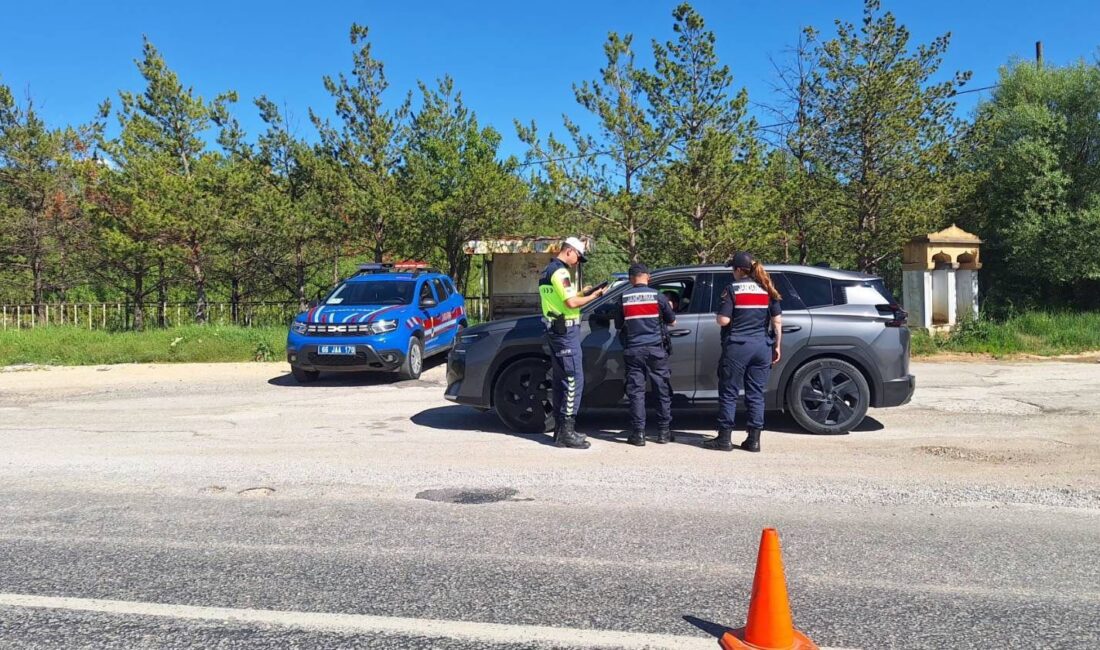 Yozgat’ta jandarma ekiplerince yürütülen denetim ve kimlik kontrollerinde haklarında çeşitli