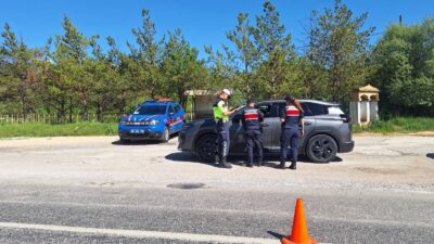 Yozgat’ta jandarma ekiplerince yürütülen denetim ve kimlik kontrollerinde haklarında çeşitli