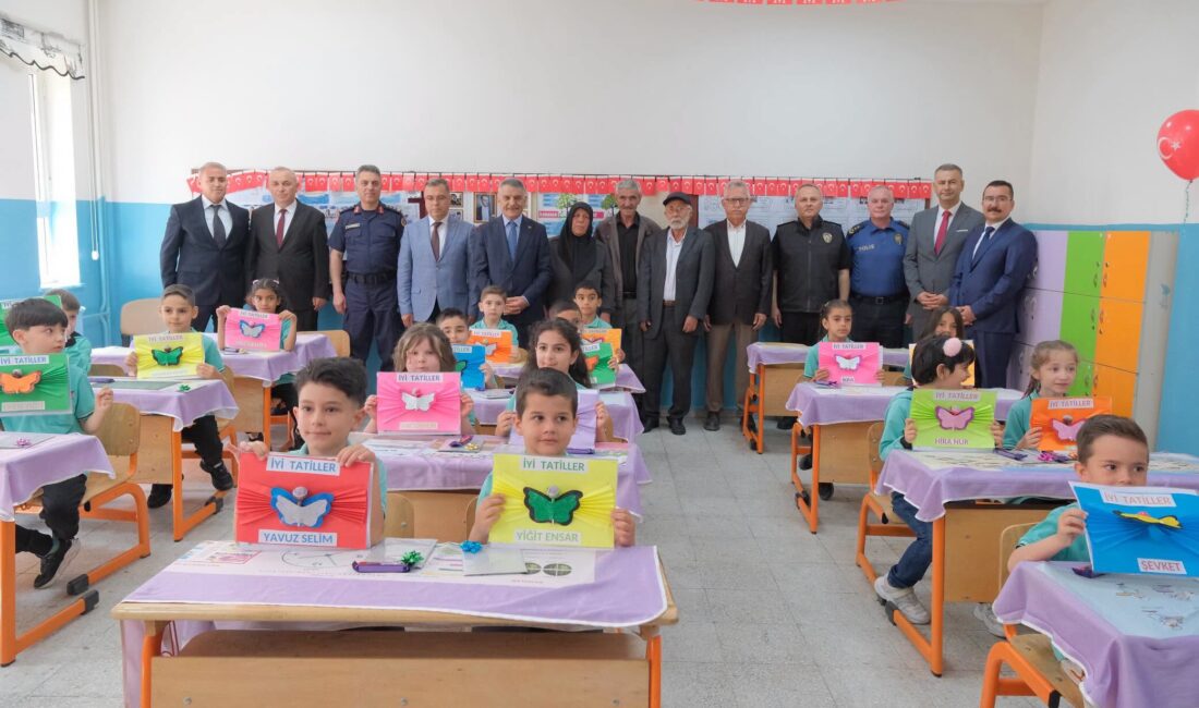 Yozgat'ta 65 bin 487 öğrenci karne alarak yaz tatiline başladı.