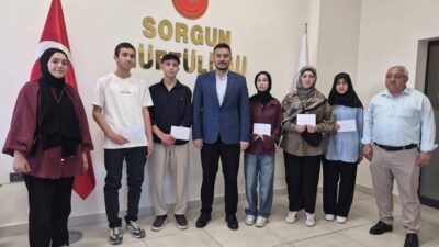 Umre ödüllü bilgi yarışması Sorgun’da sonuçlandı. Dereceye giren öğrencilere 27