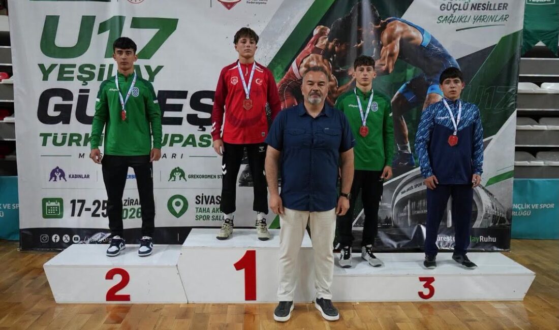 Yasin Doğru, U17 Yeşilay Türkiye Kupası’nda grekoromen stilde üçüncü oldu.