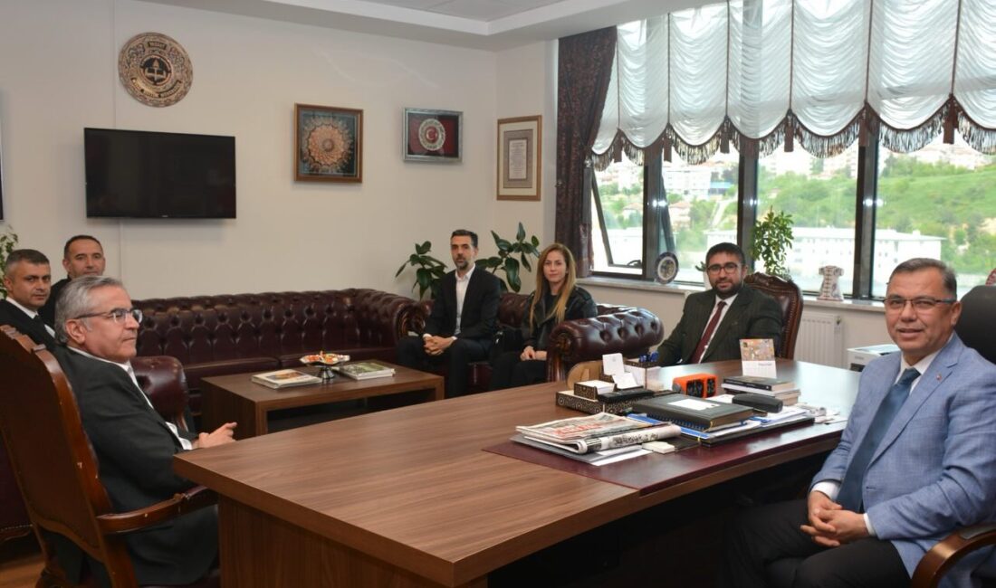 Türk Eğitim-Sen Yozgat Şube Başkanı Mustafa Yılmaz ve beraberindeki yönetim